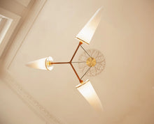 Classic Triple Suspension Lamp av Joe Armitage sett nedenfra, hengende i takrosett