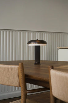 bærbar lampe i bronse opalglass