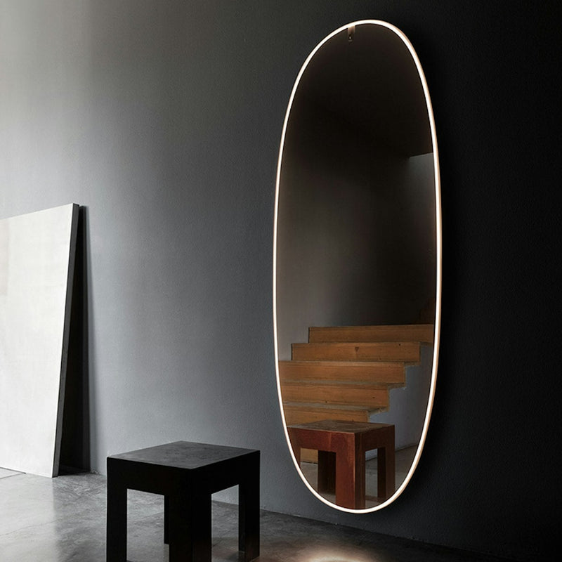 Speil med belysning fra Flos La Plus Belle i Bronze