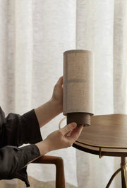 Audo Hashira Portable Bordlampe med skjerm i lin