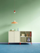 Montana PAIR Sideboard i fargen Anthracite med hvite ben, lakkert MDF og minimalistisk design.