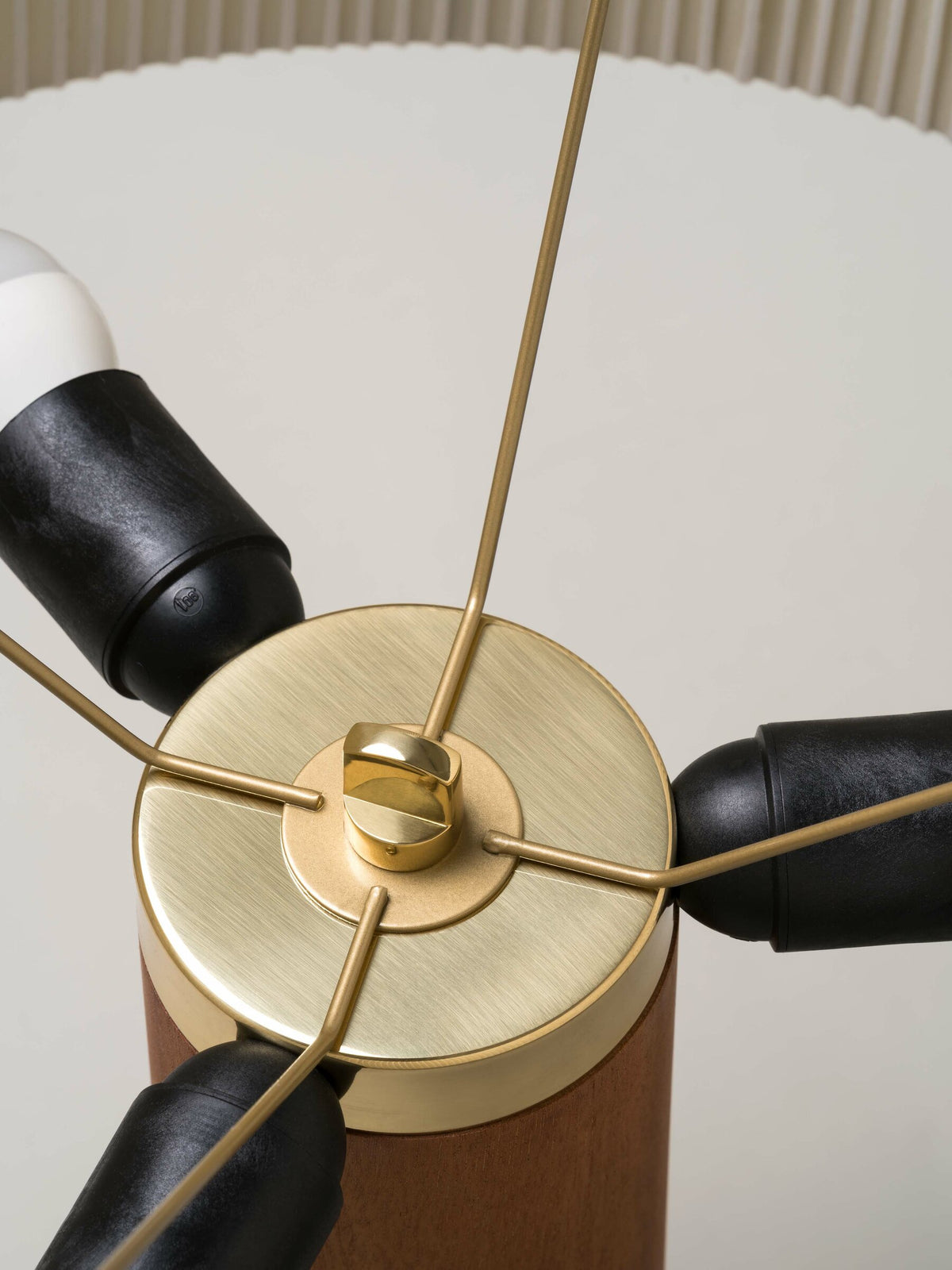Detalj av Moragas bordlampe fra Santa & Cole
