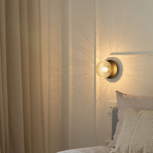 Liila 1 Small vegglampe i mørk bronse med optisk glass 