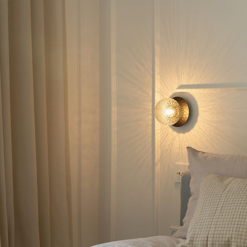 Liila 1 Small vegglampe i mørk bronse med optisk glass 