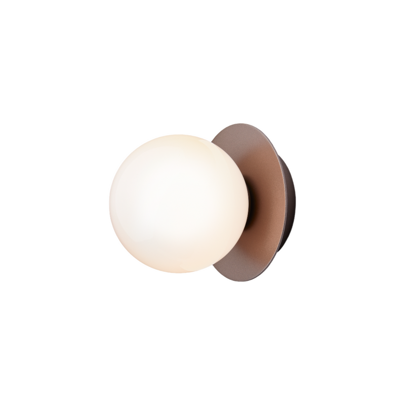 Liila 1 small vegglampe fra Nuura i dark bronze med opalglass