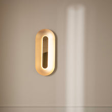 Nuura Sasi arge messing vegglampe