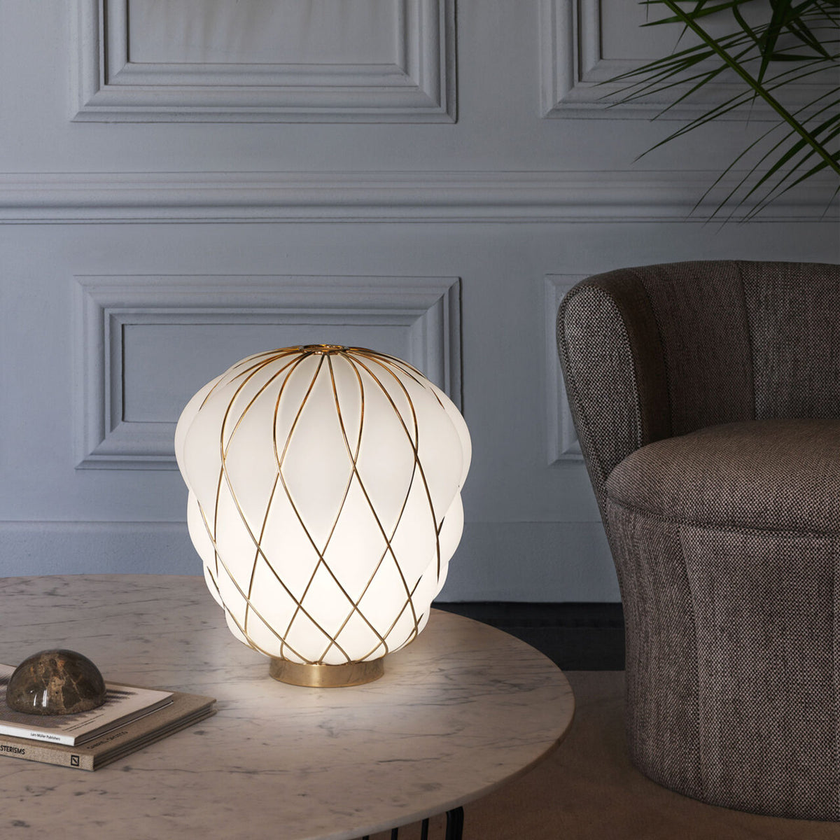 Pinecone Medium Bordlampe - Utstillingsmodell