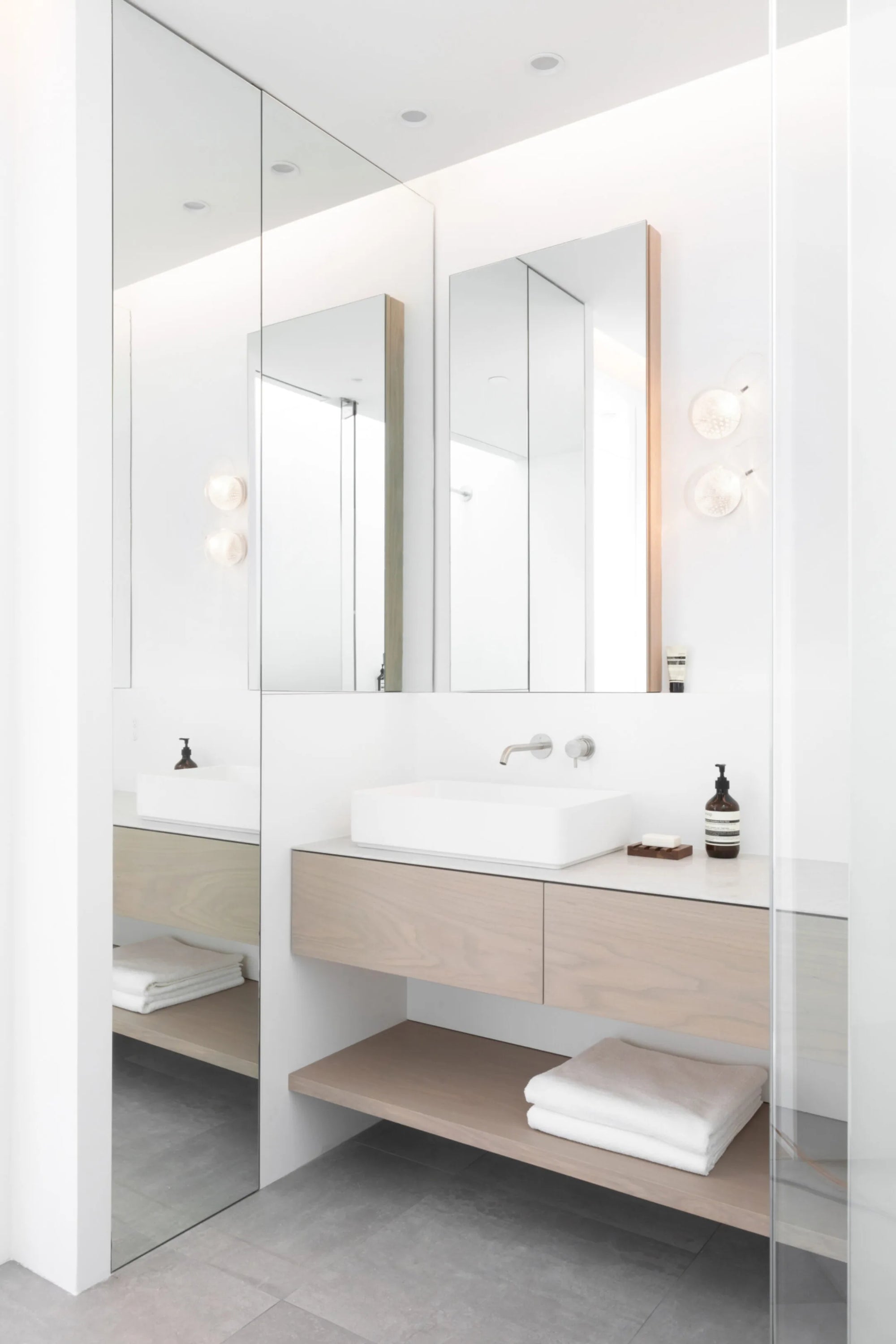 vegglamper til speil design av bocci