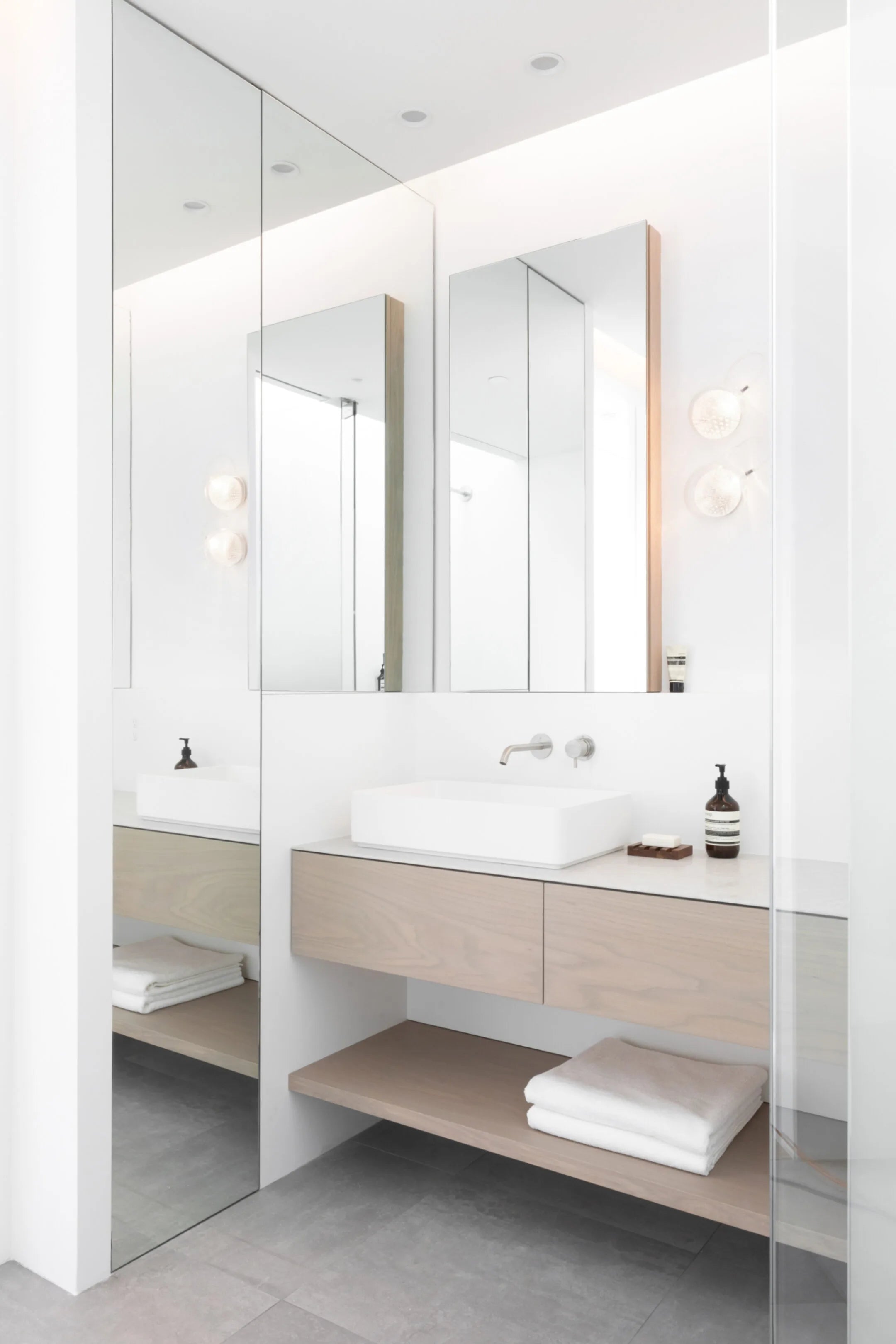 vegglamper til speil design av bocci