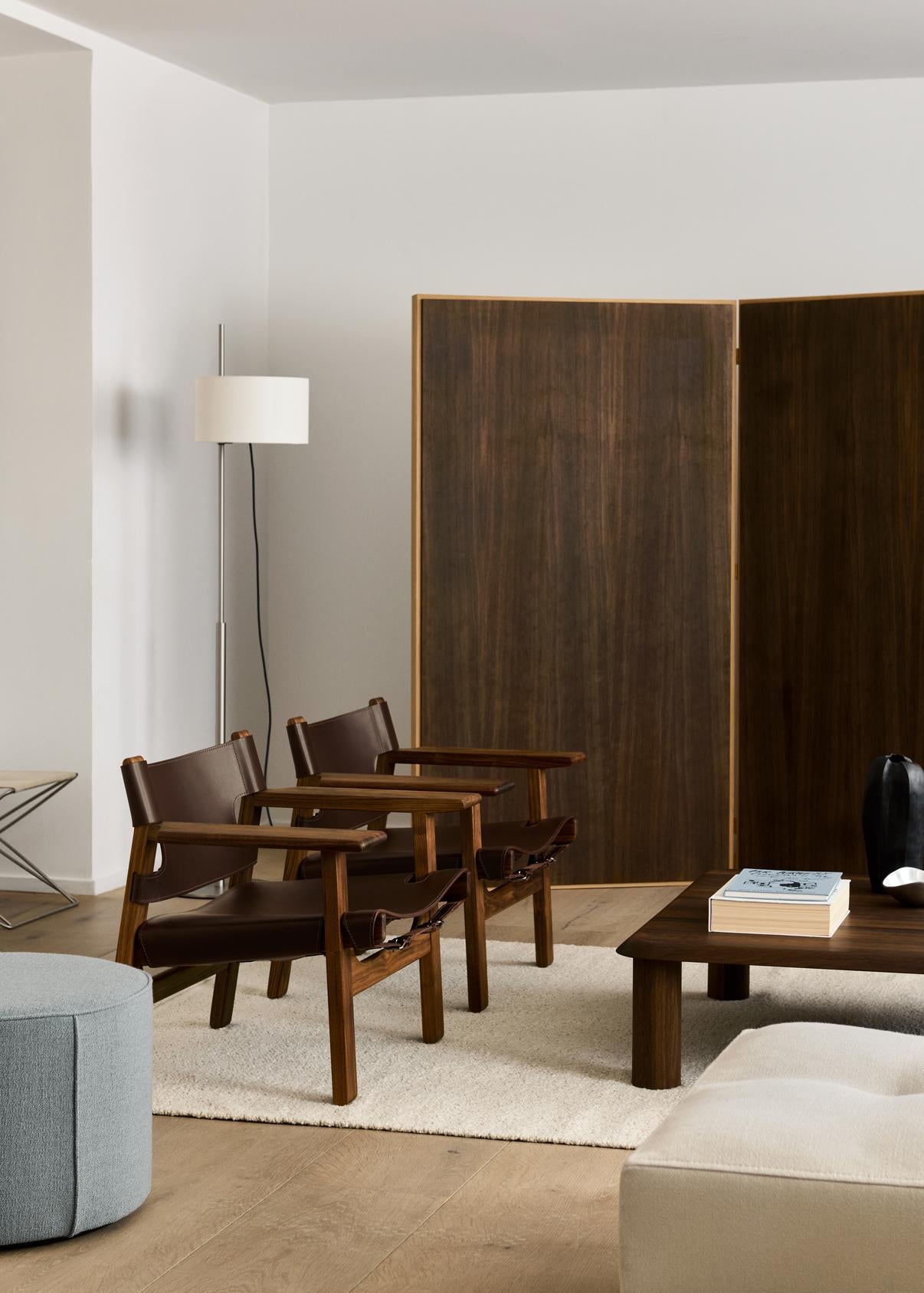 The Spanish Chair fra Fredericia i mørkebrunt skinn og valnøtt