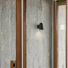 &Tradition SC104 Vegglampe i sort metall 