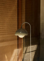 beige leselampe av verner panton designlampe