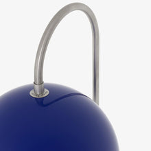 designlampe i kobolt blå gulvlampe