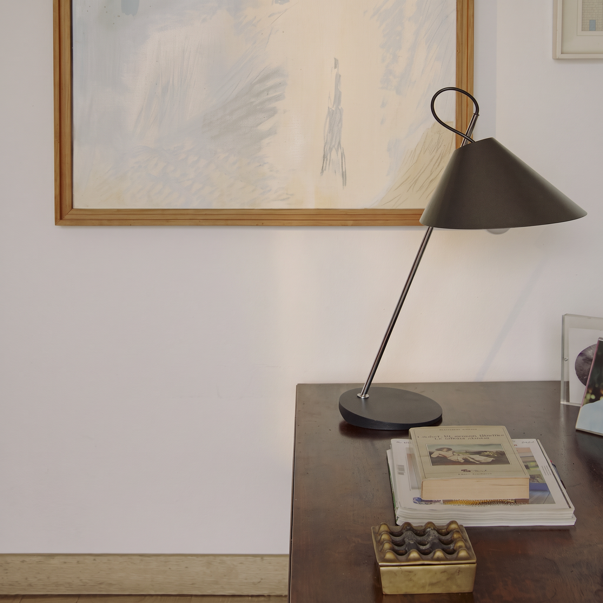 Base Ghisa bordlampe på et sidebord fra Azucena
