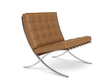 Barcelona Relax loungestol fra Knoll i cognacfarget lær med rustfritt stålramme og håndsydde detaljer.