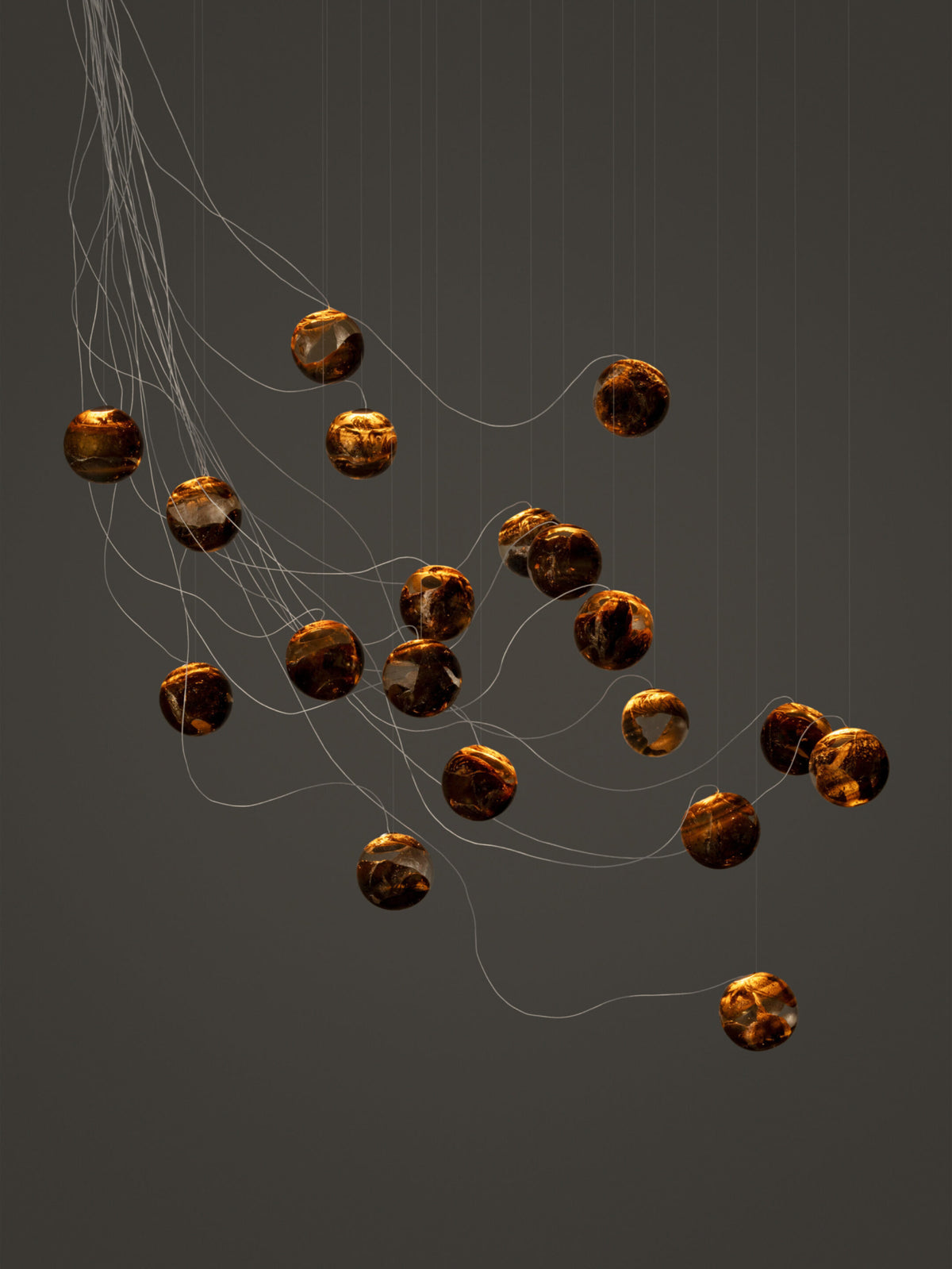 Bocci 93.19 Sculptural Cable Pendel, 93 19 Sculptural Cable Nikkel i mørkt miljø