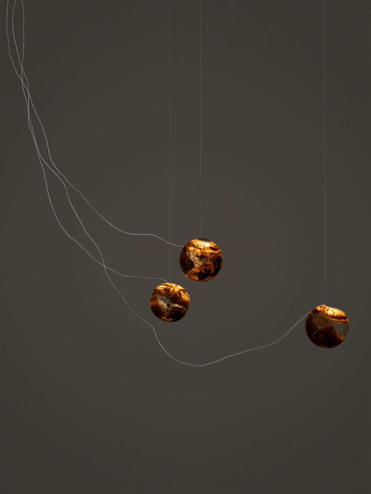 Bocci 93.3 Sculptural Cable Pendel, 93 3 Sculptural Cable Nikkel i mørkt miljø