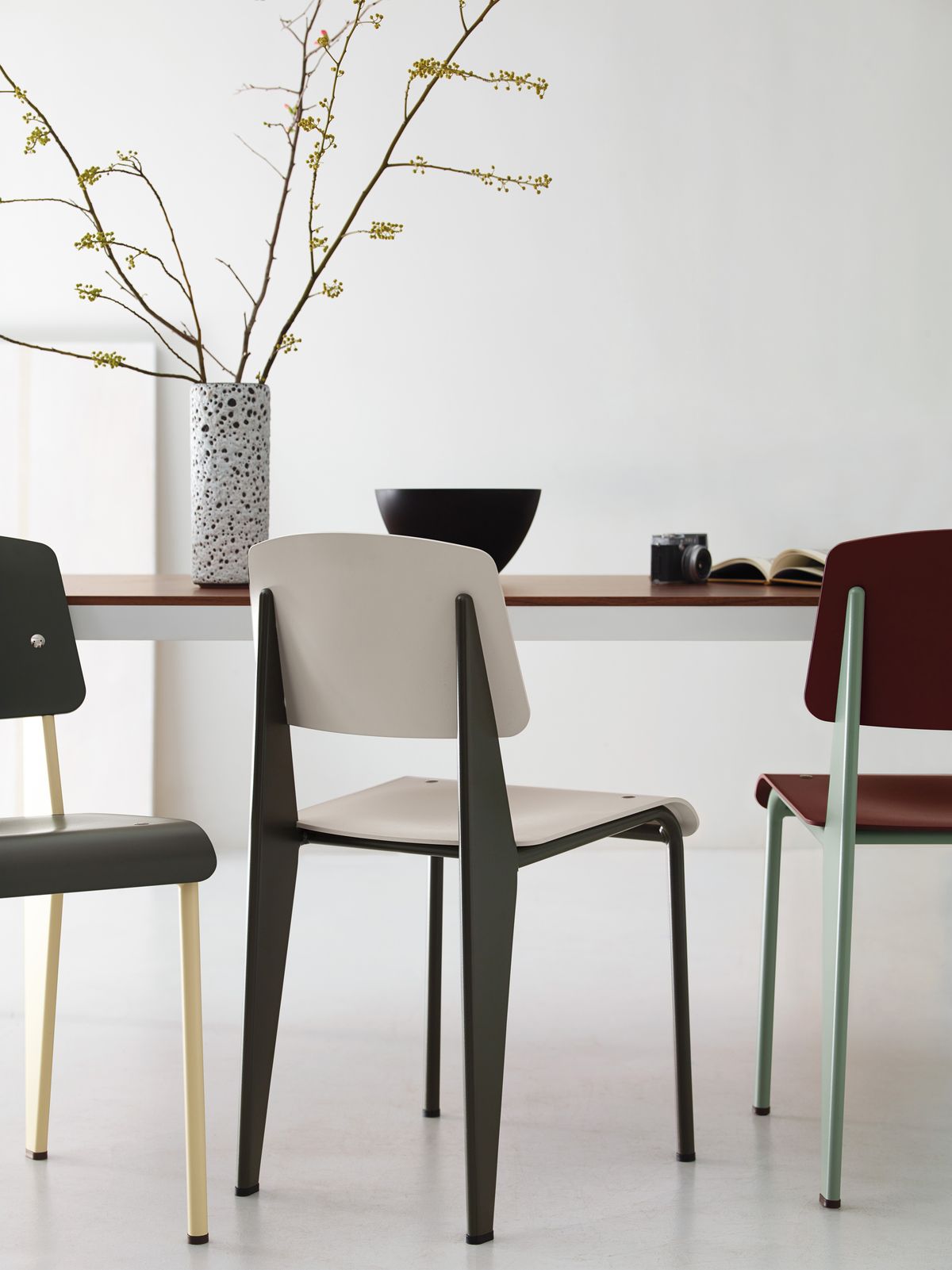 Standard SP spisestol fra Vitra i forskjellige farger til spisebord 