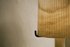 Acropolis bordlampe fra CTO Lighting med håndhugget alabast og detaljer i sort stål
