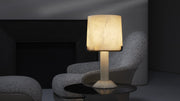 Acropolis bordlampe fra CTO Lighting med håndhugget alabast og detaljer i sort stål