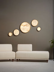 Anvers taklampe og vegglampe fra CTO Lighting med rund alabastskive i metallramme