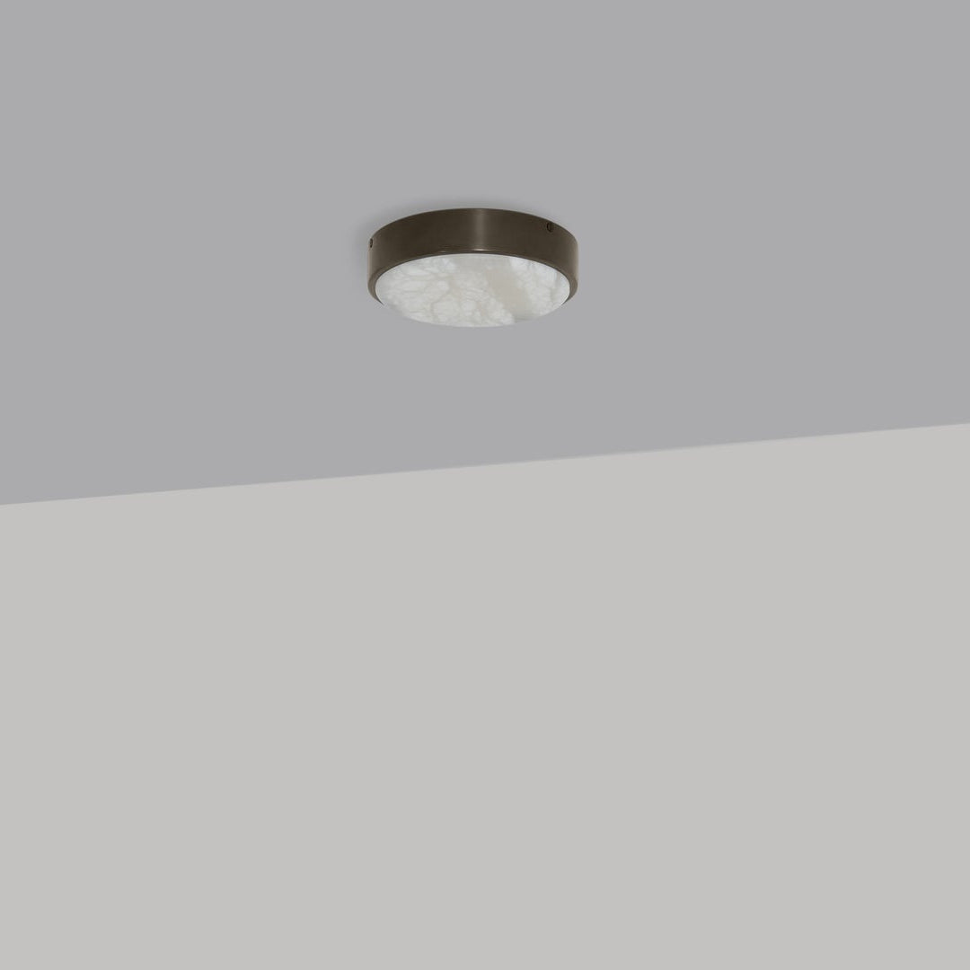 Anvers taklampe og vegglampe fra CTO Lighting med rund alabastskive i metallramme