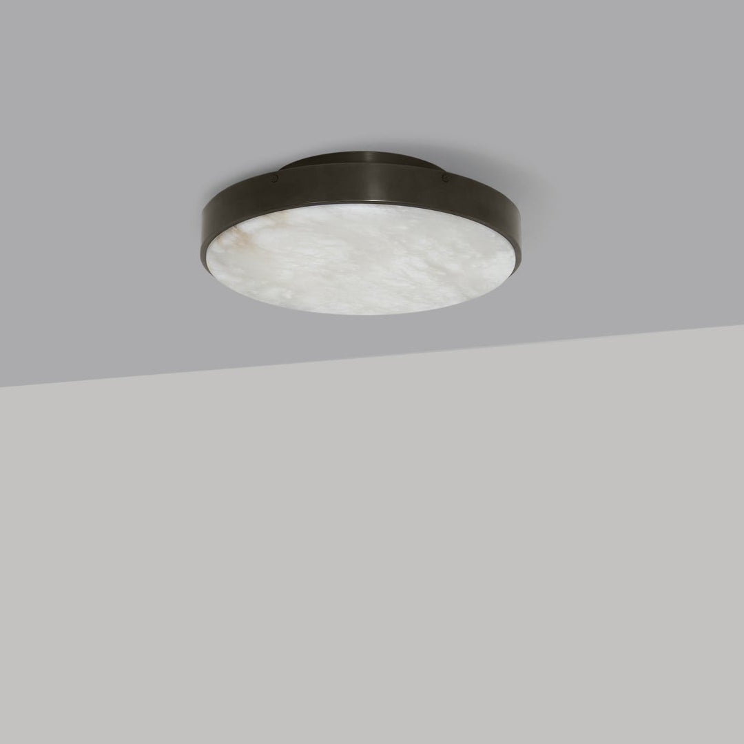 Anvers taklampe og vegglampe fra CTO Lighting med rund alabastskive i metallramme