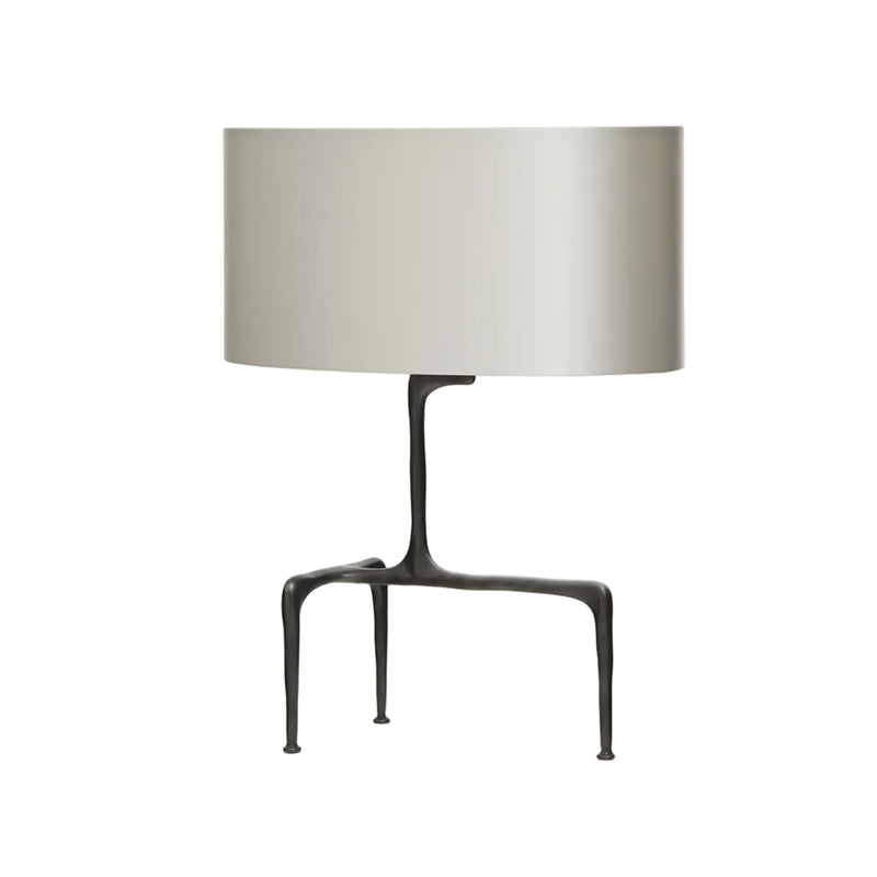Braque bordlampe fra CTO Lighting med støpt bronsefot og duegrå silkeskjerm