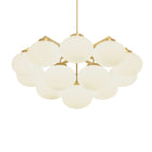 Cloudesley Chandelier fra CTO Lighting med ovale skjermer i matt opalglass