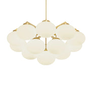 Cloudesley Chandelier fra CTO Lighting med ovale skjermer i matt opalglass