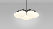 Cloudesley Chandelier fra CTO Lighting med ovale skjermer i matt opalglass
