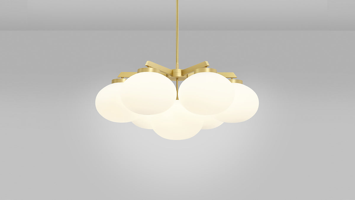 Cloudesley Chandelier fra CTO Lighting med ovale skjermer i matt opalglass