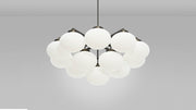 Cloudesley Chandelier fra CTO Lighting med ovale skjermer i matt opalglass