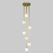 Mezzo Cluster Round pendel fra CTO Lighting med opalglasskjermer i ulike høyder