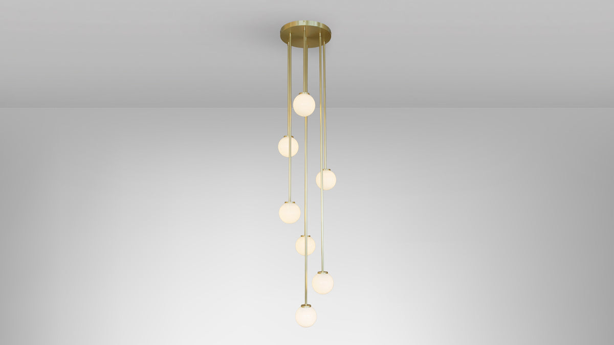 Mezzo Cluster Round pendel fra CTO Lighting med opalglasskjermer i ulike høyder