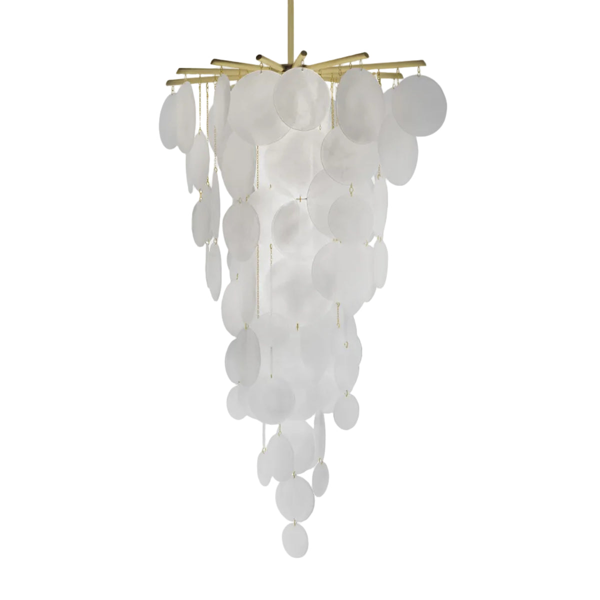 Nimbus Cascade pendel fra CTO Lighting med håndlagde glasskiver i en høy komposisjon