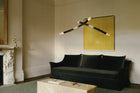 Trace Linear Pendel fra CTO Lighting over en sittegruppe