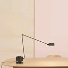 Lumina Daphine bordlampe i Classic Black - et ikon i moderne design.