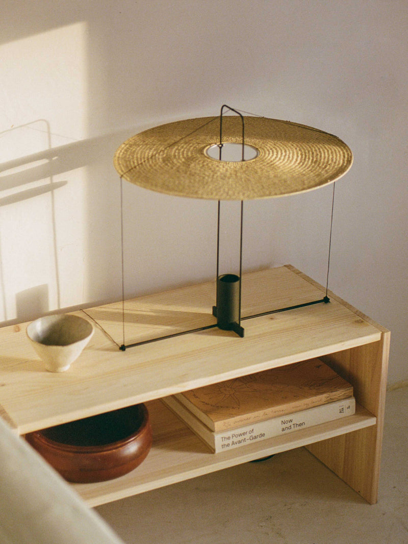 Cilia bordlampe på en benk fra davidpompa
