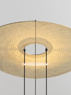 Cilia bordlampe sett nedenfra med tent lyskilde fra davidpompa