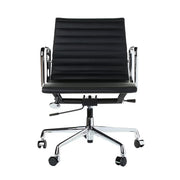 Aluminium Chair EA 117 fra Vitra i svart skinn