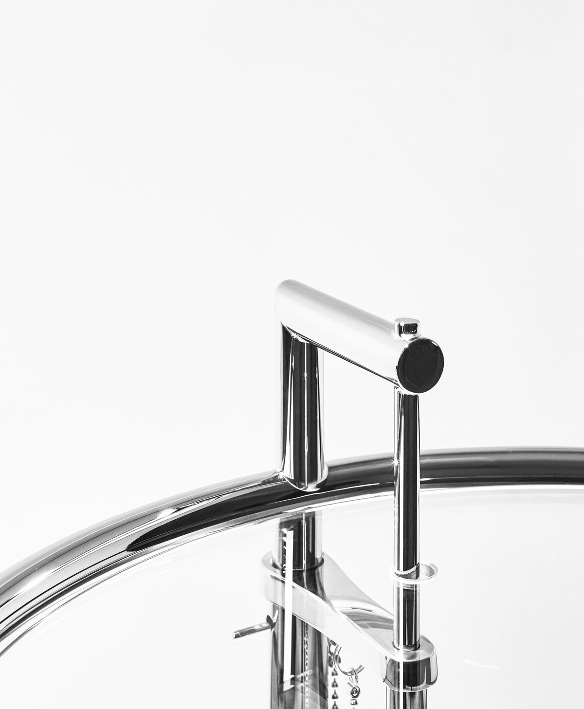 Adjustable Table Eileen Gray bord i krom og glass E1027