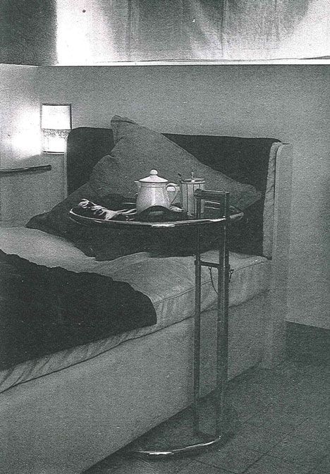 Classicon ikonisk sidebord med justerbar høyde, design av Eileen Gray