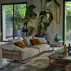 Flexform Bretton sofa, i et stuemiljø