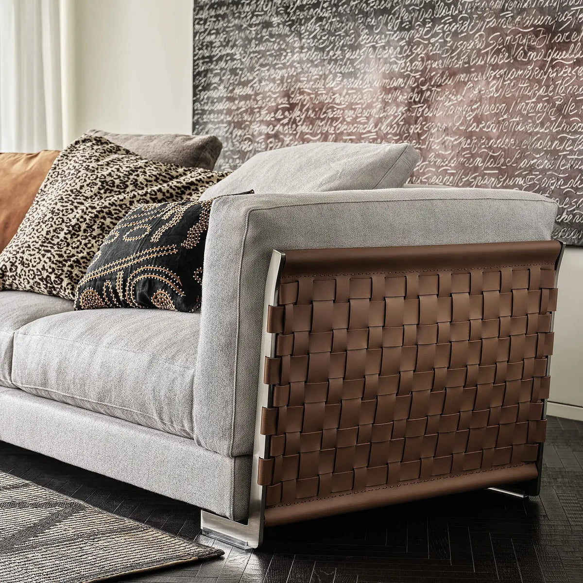 Flexform Cestone sofa, detalj av flettet lærpanel i ryggen