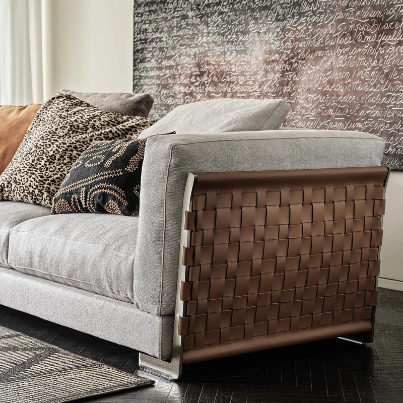Flexform Cestone sofa, detalj av flettet lærpanel i ryggen