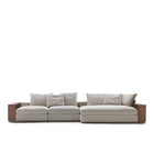 Flexform Groundpiece sofa, sett forfra med lærkledde armlener