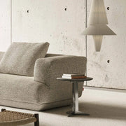 Flexform Loungescape sofa, detalj av sofaen i et stuemiljø