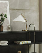 lampe i messing og canvas fra gubi