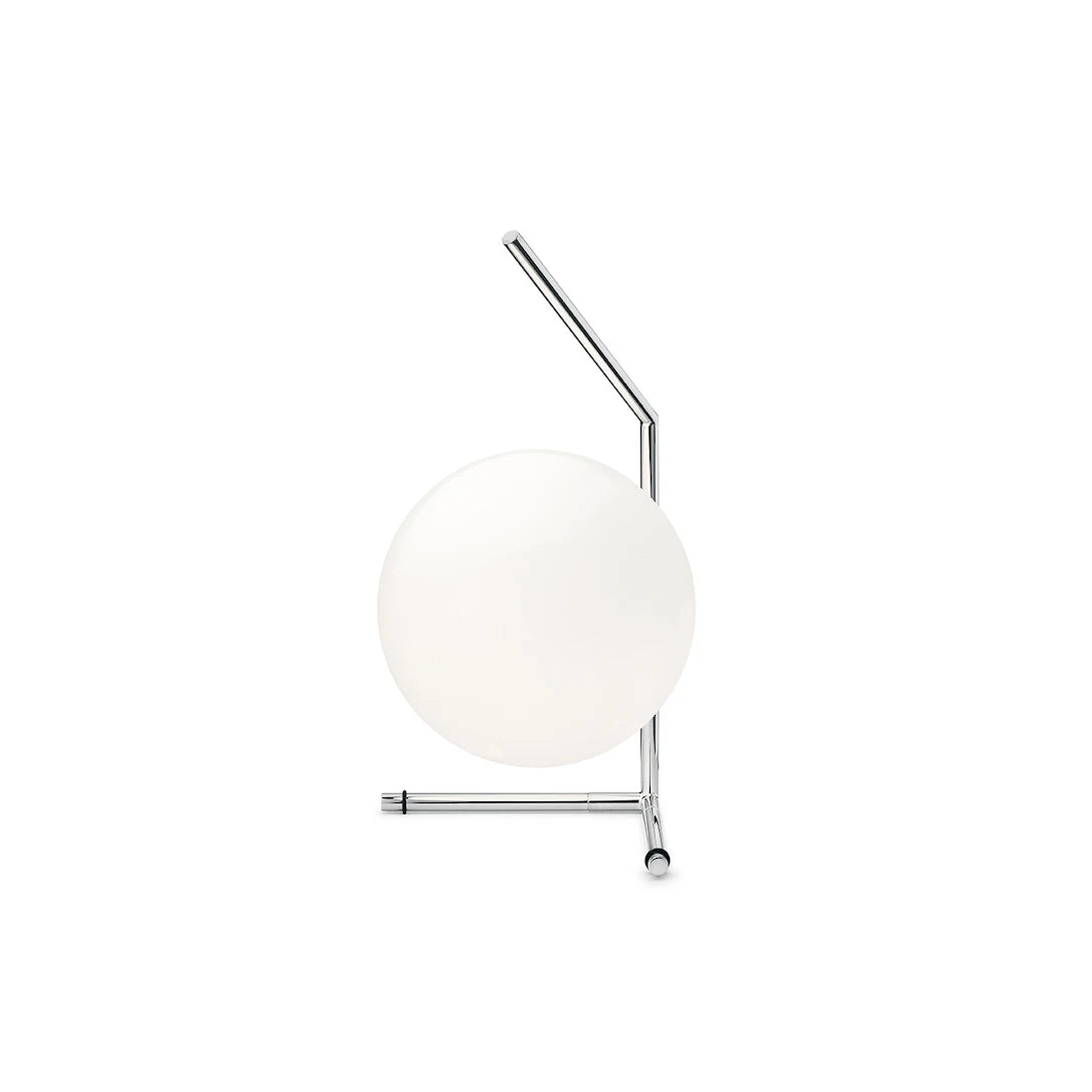 IC T1 fra Flos av Michael Anastassiades i krom med kule i opal glass 